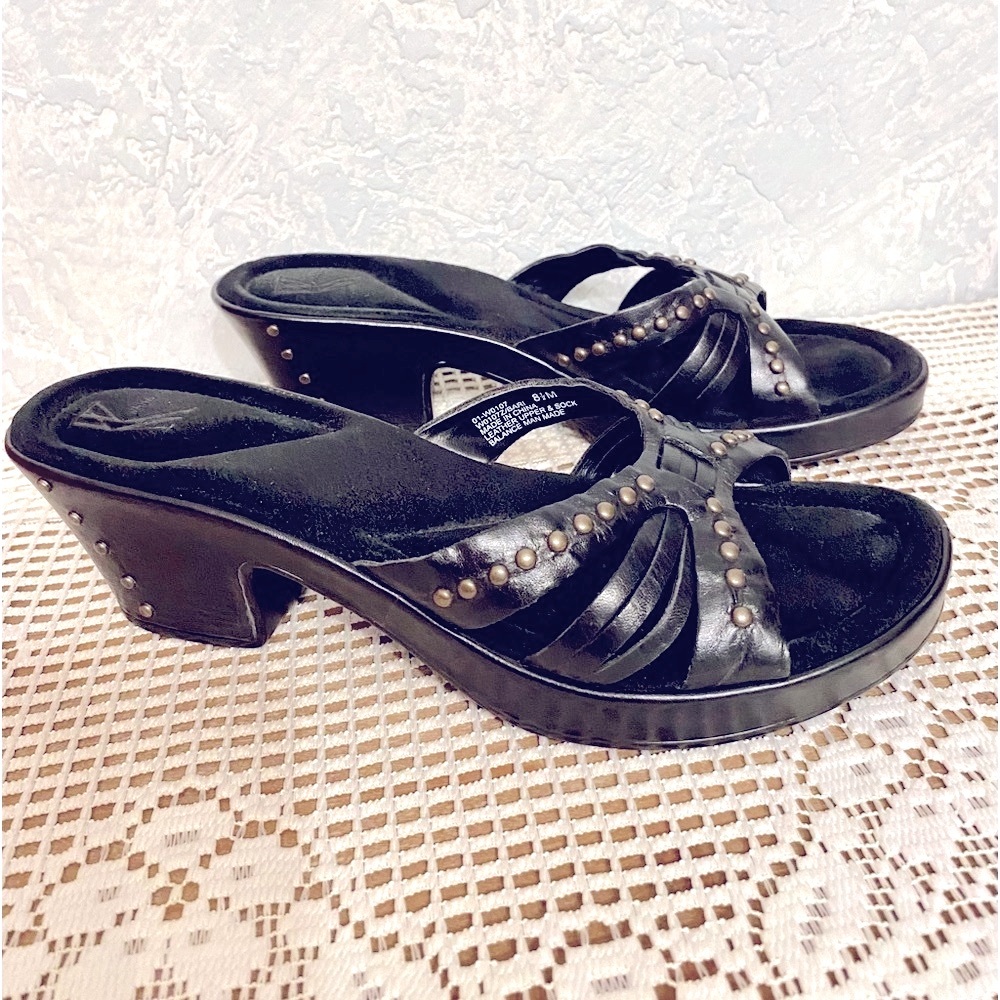 White Mountain NIB Sz8.5M  Black leather/brass studs slip on crisscross sandals